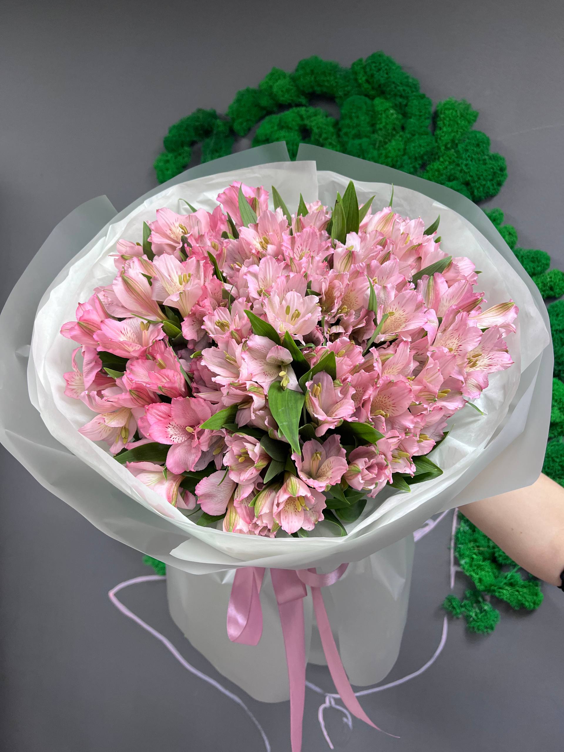 25 роз альстры