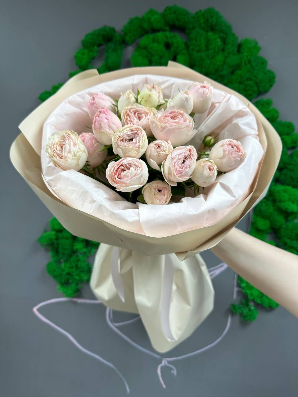 Букет из 5 кустовых пионовидных роз Mansfield Park